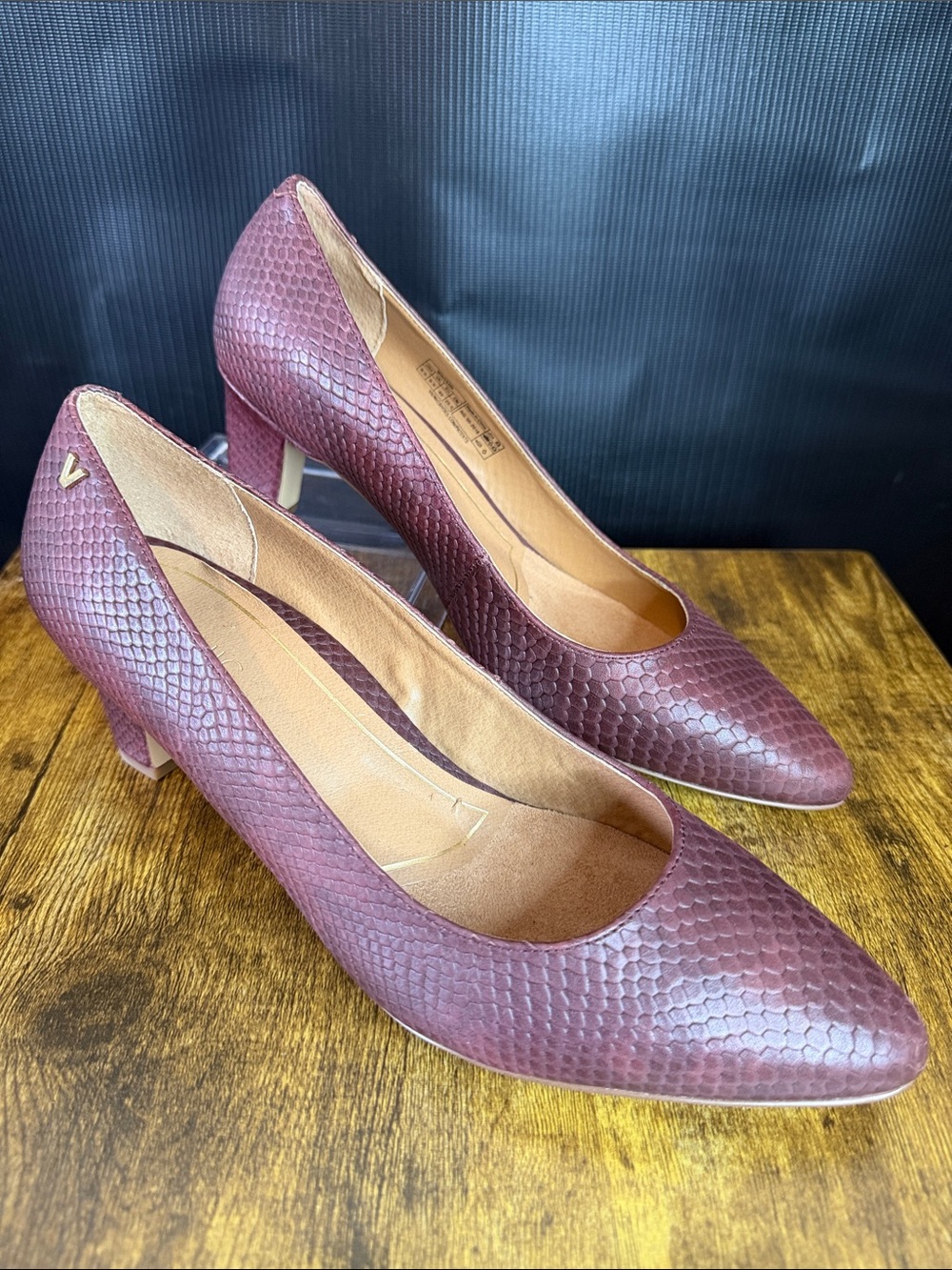 Vionic Faux Snakeskin Wine Textured Pointed-Toe Pumps New
